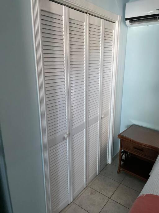 Beautiful Villa Just Steps Away From The Beach! George Town Exterior photo
